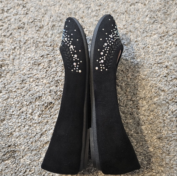 Elegant Black Flats with Pearl Detailing - Picture 8 of 9